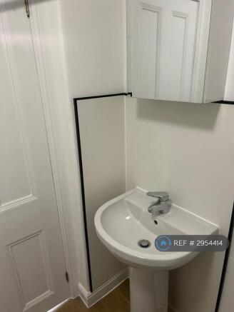 Studio to rent Image 8