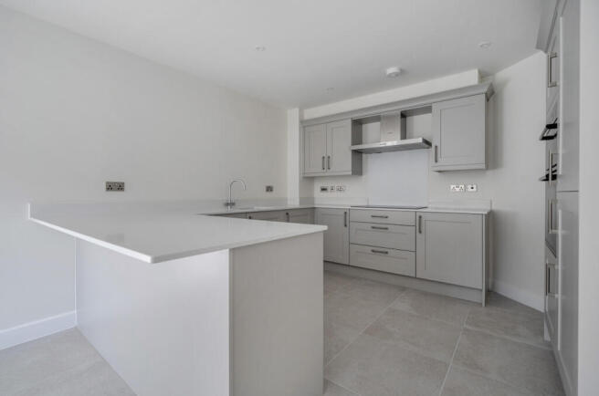 1408243-28-698b12...