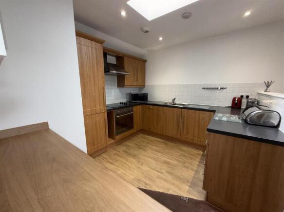 OPEN PLAN LOUNGE & KITCHEN