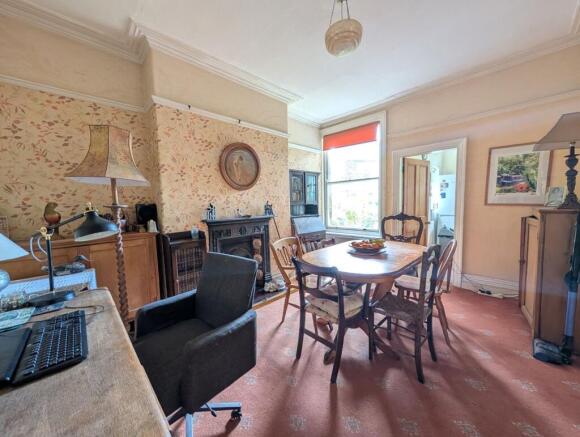 5 bed Semi-Detached for sale Image 9