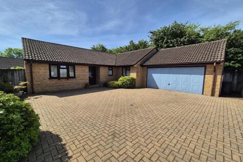 Beechwood Drive, Crewkerne, TA18