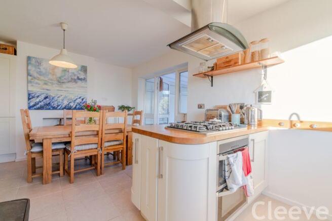 Kitchen & Dining Area