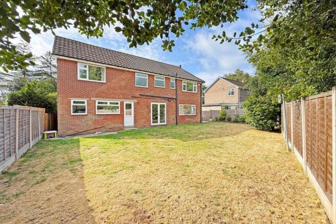 4 bed Detached for sale Image 11