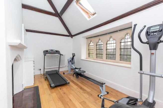 2 bed Character Property to rent Image 8