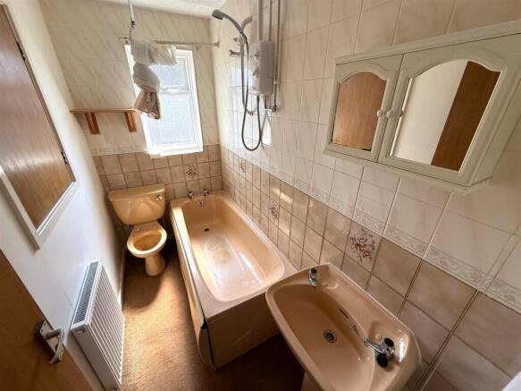 bathroom 1 .jpeg