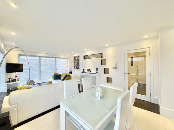 2 bed Apartment for sale Image 4