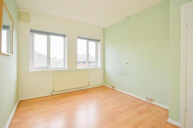 3 bed Flat for sale Image 6