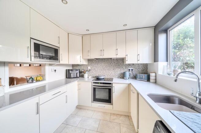 1397285-16-69651e704bd12