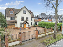 8, Nelmes Way, Hornchurch RM11 2QZ