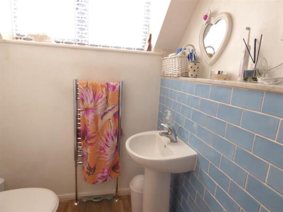 Bathroom 1.JPG