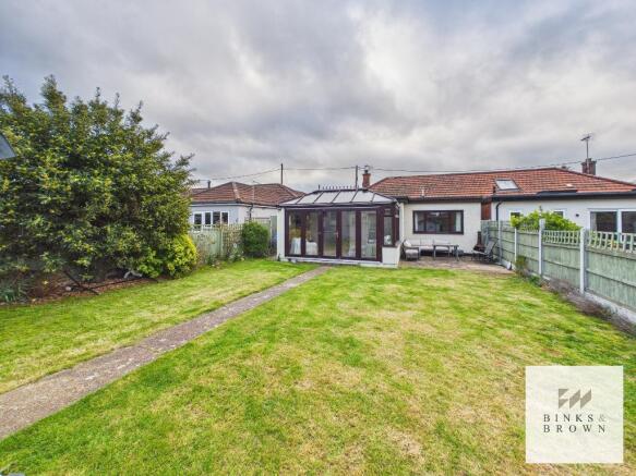 Giffords Cross Avenue, Corringham, Essex, SS17 7NQ photo 4