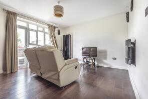 5, Barloch House, Henley Street, London SW11 5BZ