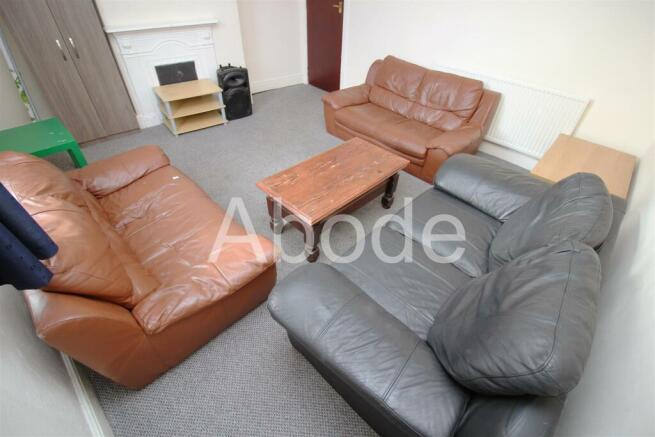 5 bed House to rent Image 9