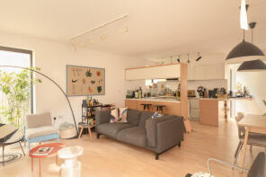 1, Capitol Walk, London SE23 3DN