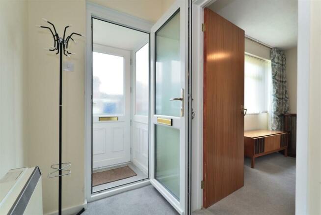 3 Rowland Close - (2).jpg
