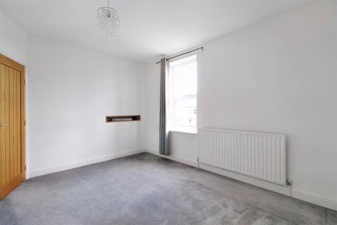 3 bed Terraced for sale Image 10