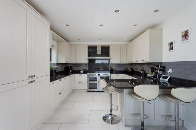 4 bed Detached for sale Image 7