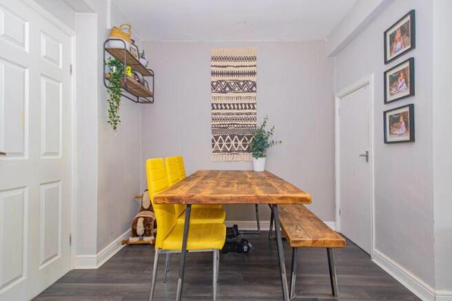 Dining Feature