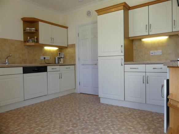 2 bed Apartment to rent Image 6