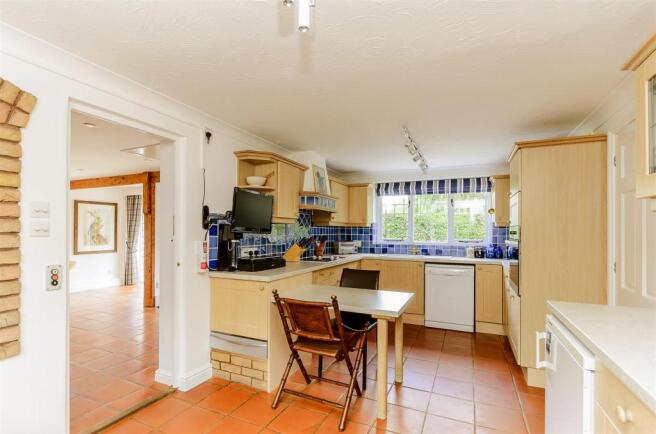 8300951-interior04v2.jpg