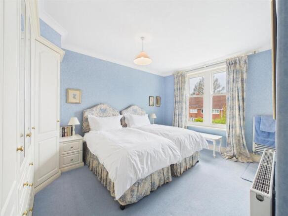 4 bed Detached for sale Image 6
