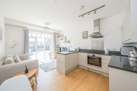 Chertsey Road, St Margarets