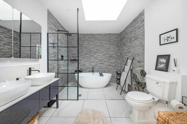 BEDROOM ONE EN-SUITE