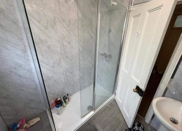 58CromwellRoad-BathroomFF-16952420-33-0