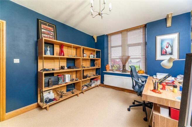 5 bed House for sale Image 11