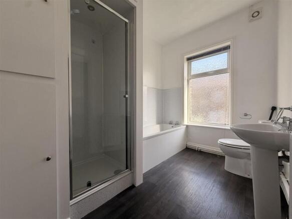 3 bed Terraced to rent Image 8