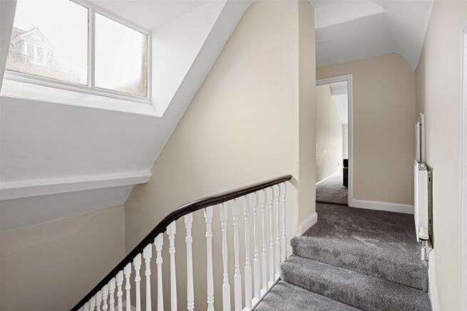 2 bed Apartment to rent Image 9