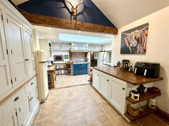 vaulted ceiling dining area.JPEG
