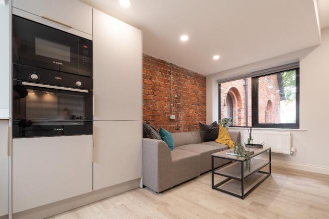 4 bed Apartment to rent Image 12