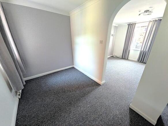 2 bed Terraced to rent Image 4
