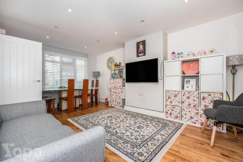 Hilary Close, Erith, DA8