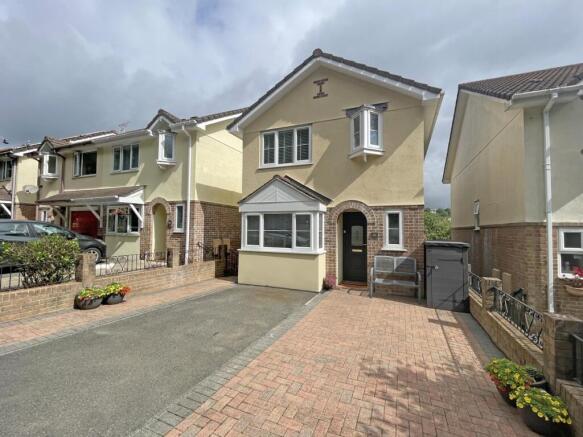 Hawthorn Way 44 - Front.jpg