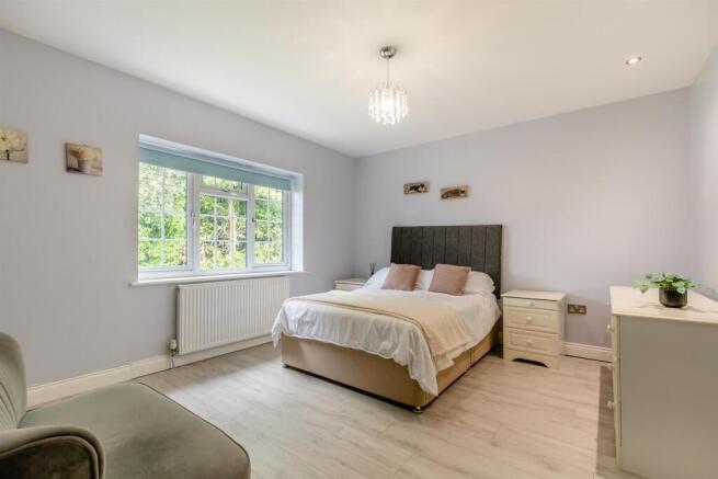 8660437-interior38.jpg