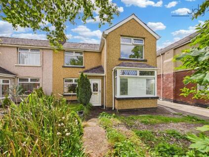 Rutland Avenue | A warm and well-planned family home in the heart of Bowerham, with a garden, garage and space to grow.