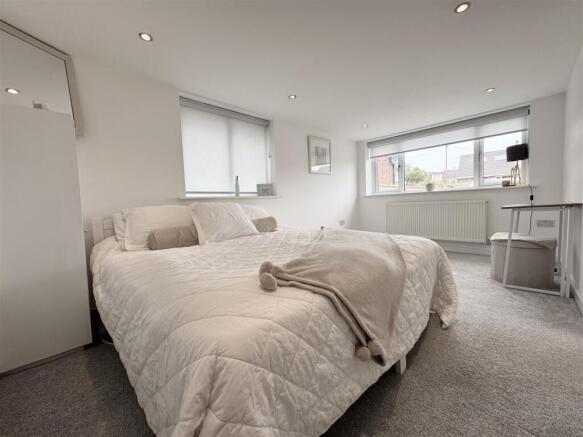 4 bed Detached for sale Image 9