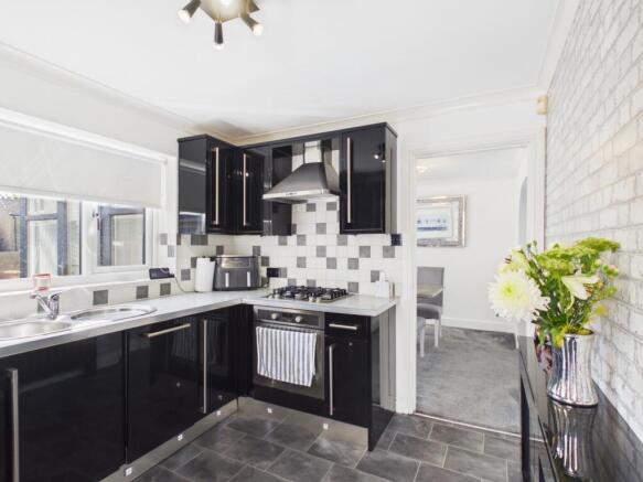 4 bed Detached for sale Image 12