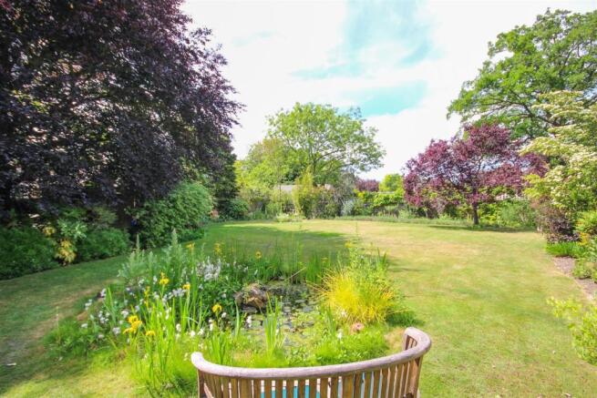 Rear garden 2.jpg