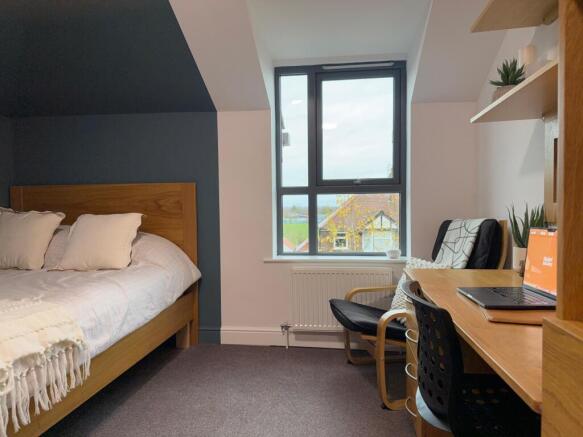 Longdales Lodge - Bed 5.jpeg