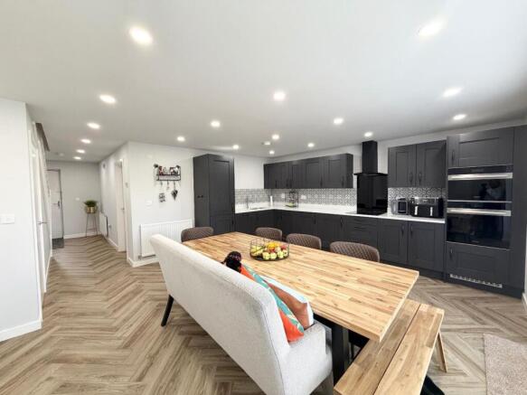 4 bed Detached for sale Image 5