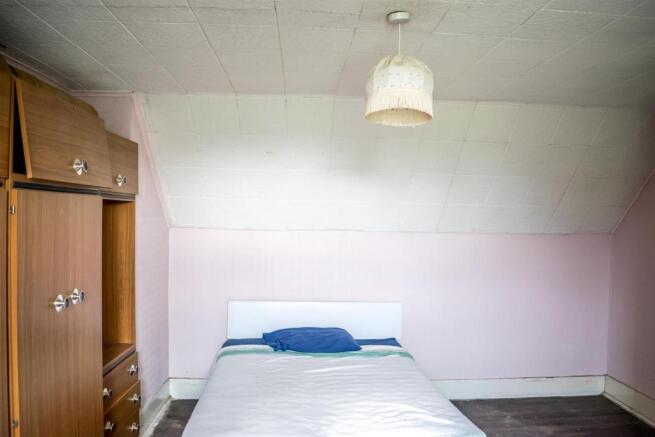 attic bedroom 2.jpg