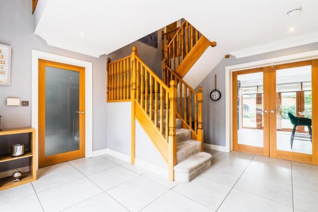 5 bed Detached for sale Image 5