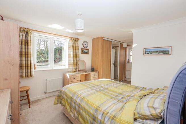 3 bed Detached for sale Image 10