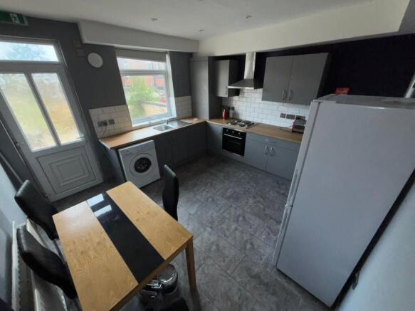 1 bed House Share to rent Image 8