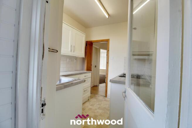 3 bed Semi-Detached to rent Image 8