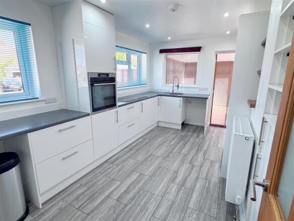 Kitchen 1.JPG