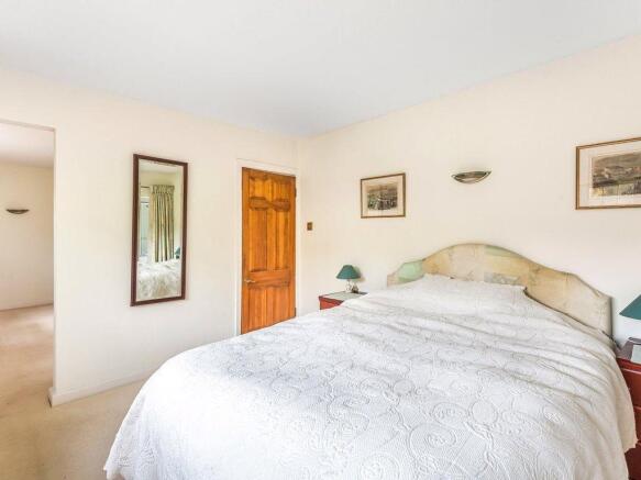 Master Bedroom..jpg